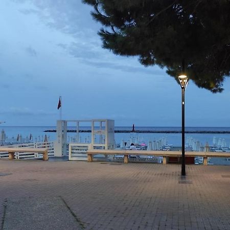Hotel Fortuna San Bartolomeo Al Mare Esterno foto