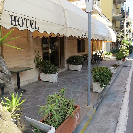 Hotel Fortuna San Bartolomeo Al Mare Esterno foto