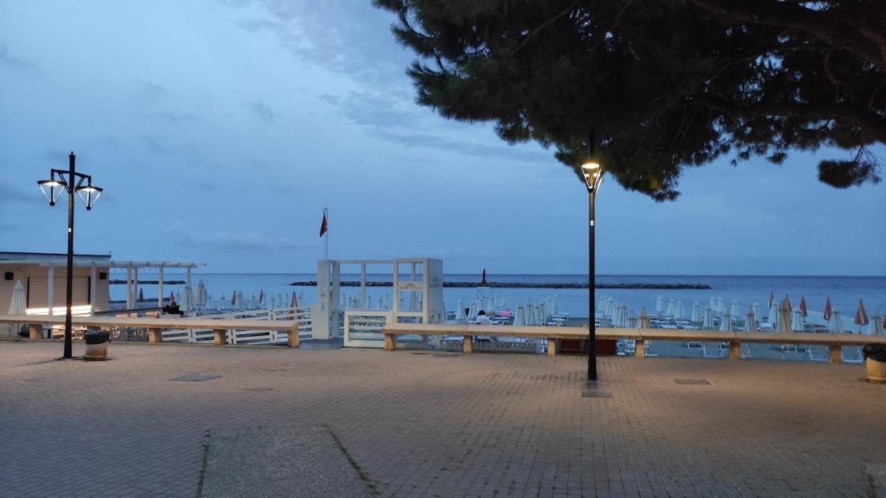 Hotel Fortuna San Bartolomeo Al Mare Esterno foto