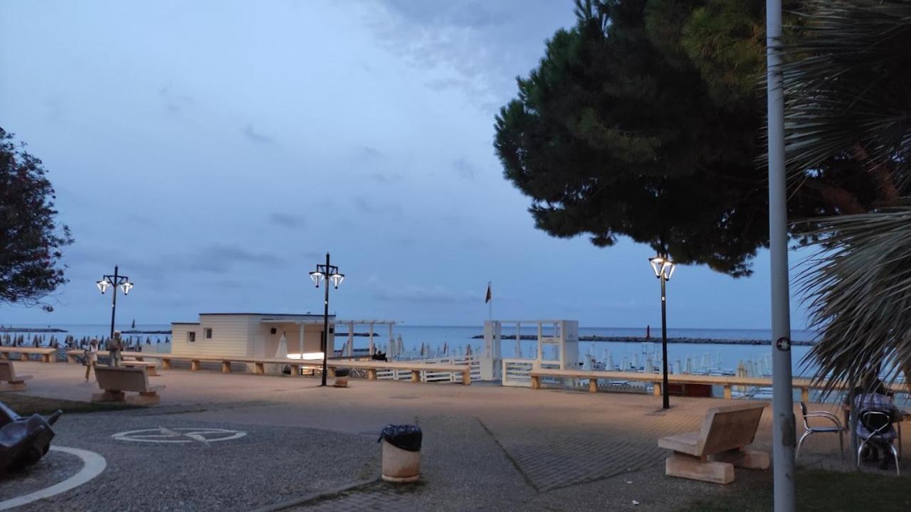 Hotel Fortuna San Bartolomeo Al Mare Esterno foto