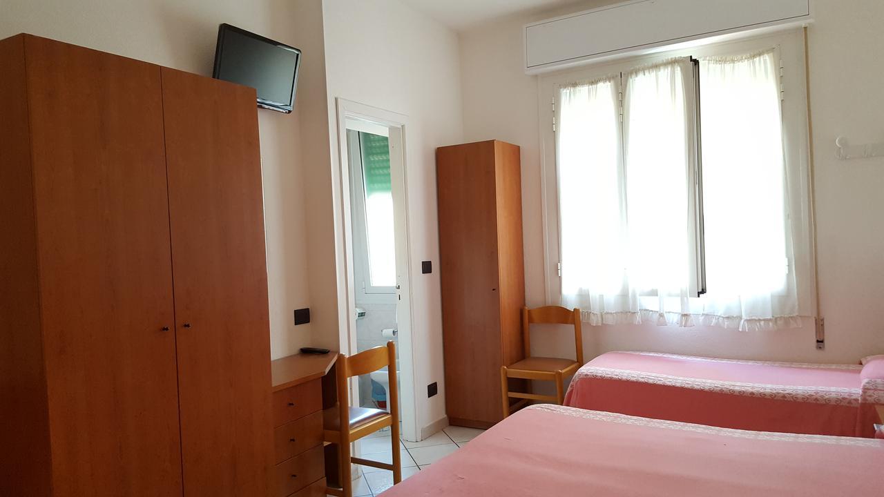 Hotel Fortuna San Bartolomeo Al Mare Esterno foto