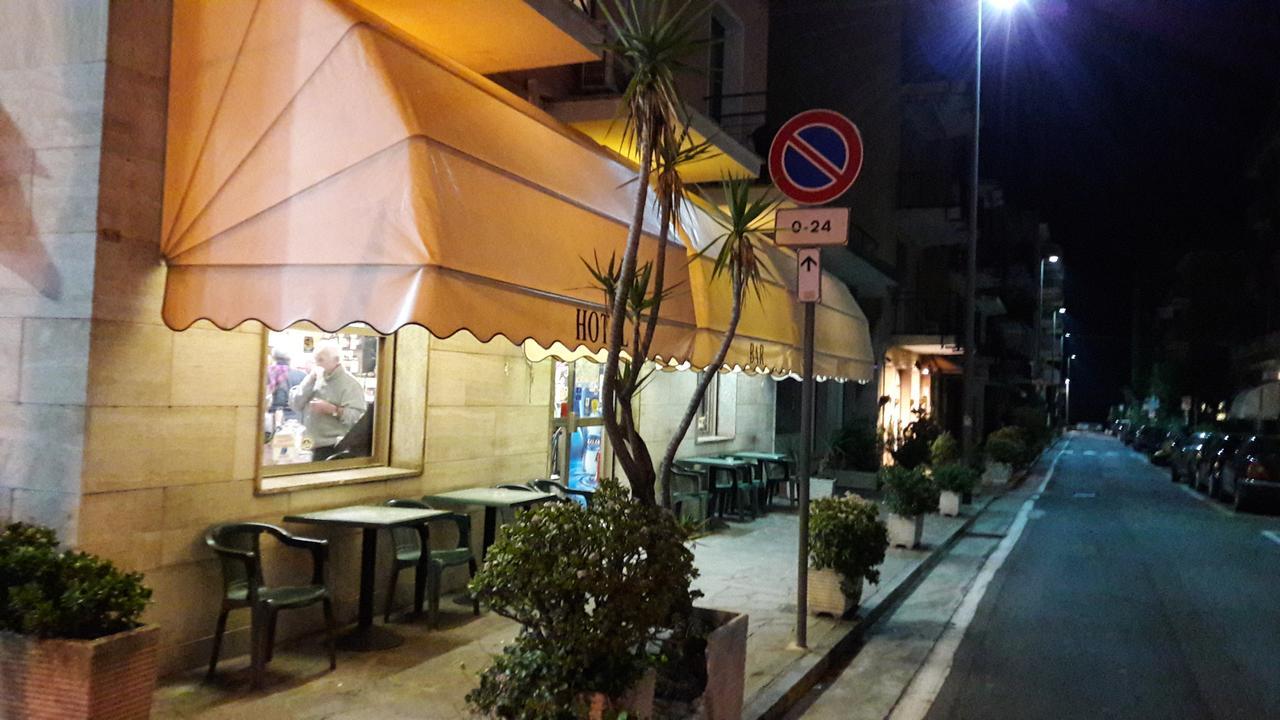 Hotel Fortuna San Bartolomeo Al Mare Esterno foto