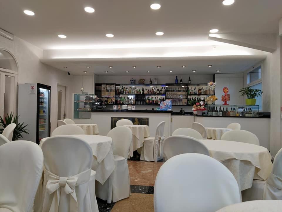 Hotel Fortuna San Bartolomeo Al Mare Esterno foto